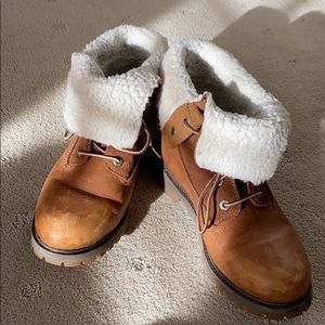 Timberland furry boots (women’s 7.5)